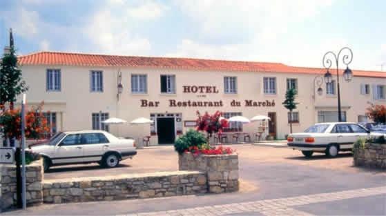 Hotel Du Marche โบวัวร์-ซูร์-แมร์ ภายนอก รูปภาพ
